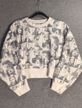 Taylor Swift The Eras Tour Cropped Pullover All Over Print Sz Med in Off White
